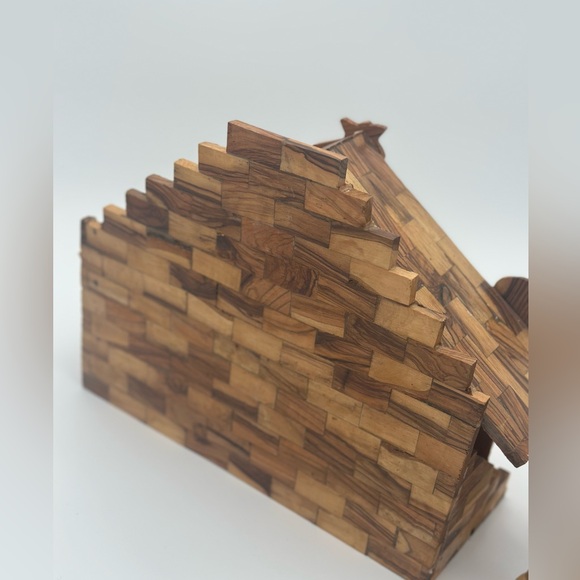 Large Handmade / Handcarved Olive Wood Primitive Nativity Scene - Picture 10 of 14